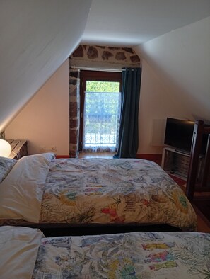 1 chambre, fer et planche à repasser, draps fournis