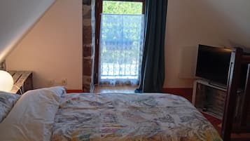 1 bedroom, iron/ironing board, bed sheets