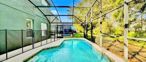 Een verwarmd zwembad