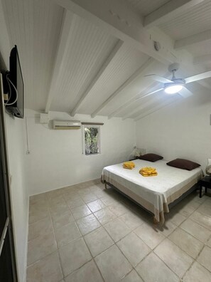 1 habitación, tabla de planchar con plancha, wifi y ropa de cama 