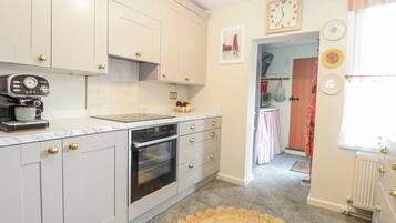 Cookware/dishes/utensils