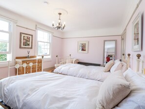 4 室のベッドルーム、客室ごとに異なる装飾、客室ごとに異なるインテリア、WiFi (無料)