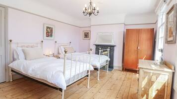 4 bedrooms, individually decorated, individually furnished, free WiFi