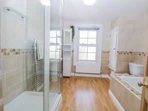 Shower - 18 Pakefield Road (Lowestoft)