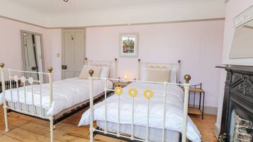 4 phòng ngủ, trang trí khác biệt