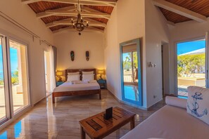 Frigobar, cofres nos quartos, Wi-Fi de cortesia, roupa de cama