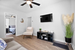 1 chambre, fer et planche à repasser, Wi-Fi gratuit, draps fournis