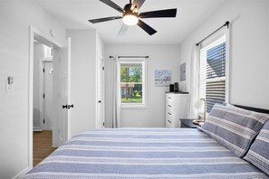 1 chambre, fer et planche à repasser, Wi-Fi gratuit, draps fournis