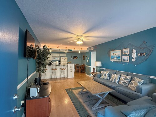 Charming Oceanfront 1-bedroom condo in fantastic Cocoa Beach with AC