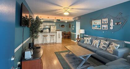 Charming Oceanfront 1-bedroom condo in fantastic Cocoa Beach with AC