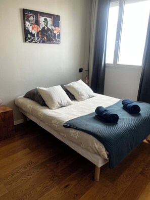 2 bedrooms, iron/ironing board, WiFi, bed sheets