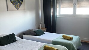 2 多间卧室、办公桌、熨斗/熨衣板、WiFi