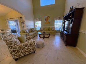 獨棟房屋, 多張床, 可使用泳池, 泳池景觀 (Spacious 5-Bedroom Pool Villa) | 起居區