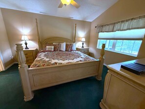3 bedrooms, individually decorated, individually furnished, bed sheets - 3-bedroom Southern Dunes Pool Home Villa (Haines City)