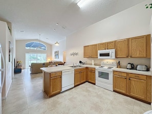 House, Multiple Beds, Pool Access, Pool View (South Facing Pool Home with Golf) | Private kitchen | Coffee/tea maker - South Facing Pool Home With Golf Course Views (Haines City)