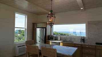 Villa, 1 King Bed, Marina View | Private kitchen