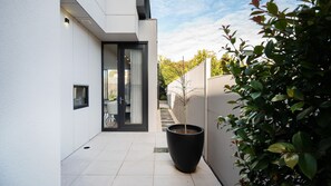 Property grounds - The Executive in Caulfield South (Caulfield South)