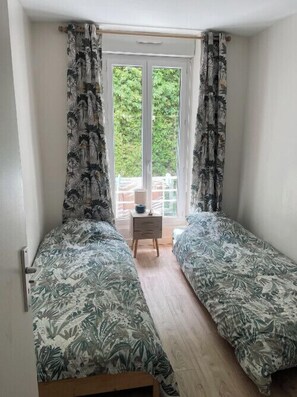 2 chambres, fer et planche à repasser, Wi-Fi, draps fournis