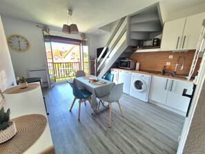 Dining - Apartment 2P with balcony near the beaches (Courseulles-sur-Mer)