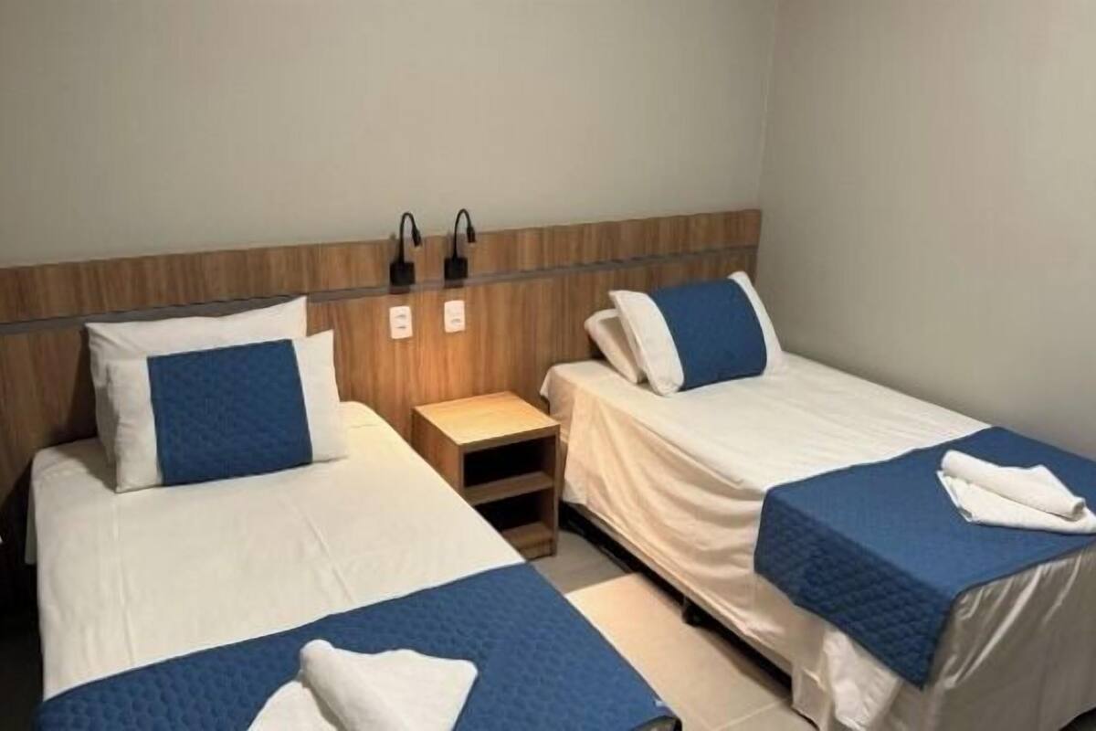 Habitación con 2 camas individuales | Minibar, wifi gratis y ropa de cama