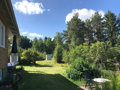 Cozy, newly renovated cottage on a natural plot on the edge of the forest