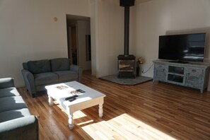 Smart TV, fireplace - Sandy Point Waterfront Retreat (Ferndale)