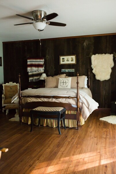 Tranquil farm cabin with AC in charming Indiana