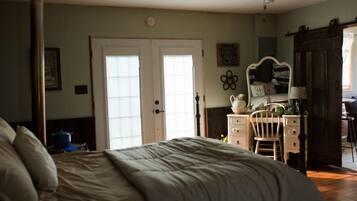 2 bedrooms, desk, iron/ironing board, free WiFi