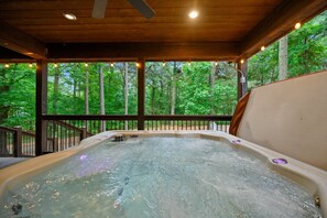 Cabin, Berbilang Katil, Hot Tub, Garden View (Heartland Retreat) | Tab spa terbuka