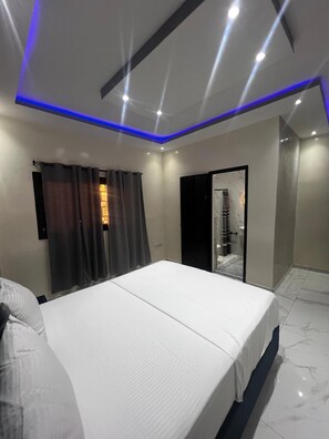 3 bedrooms, desk, iron/ironing board, free WiFi