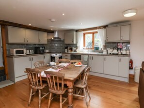 Dishwasher, cookware/dishes/utensils