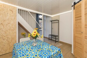 Dining - Apartment 'Calogero' with Mountain View, Wi-Fi and Air Conditioning (Catania)