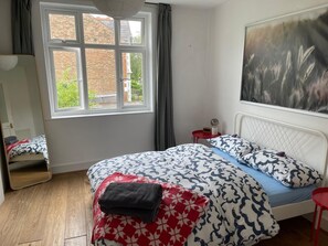 2 chambres, fer et planche à repasser, accès Internet, draps fournis