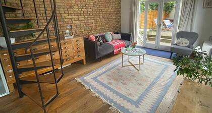 Gorgeous, central, 2 bed, garden cottage