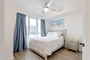 2 bedrooms, WiFi, bed sheets, wheelchair access - Luxurious 2-Bed, 2-Bath Furnished - 5 Star Resort (Innisfil)