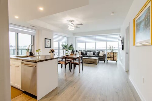 Luxurious 2-Bed, 2-BA Modern & fully Furnished