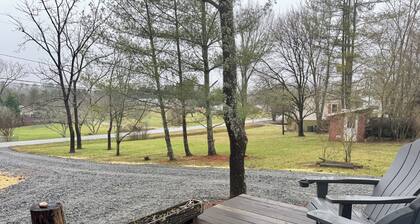 1-bedroom apartment in Mills River, NC-Close to hiking, breweries, dog friendly