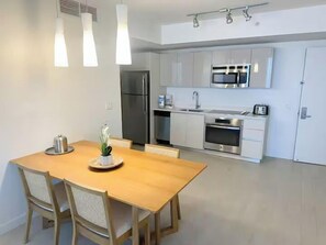 Luxury Apartment, Balcony, Canal View | Private kitchen