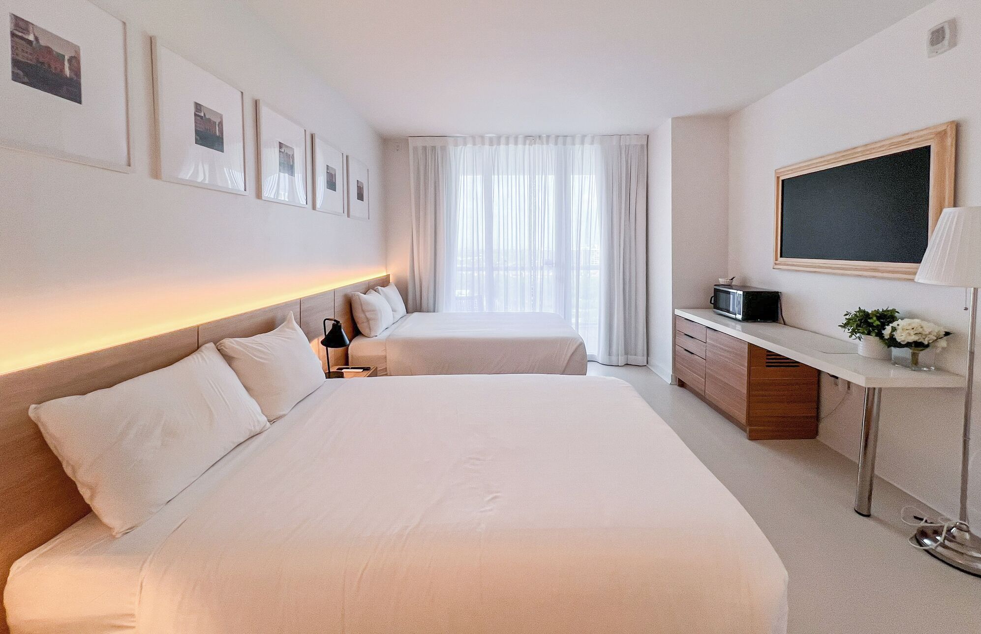 Caja de seguridad en la habitación y decoración personalizada 