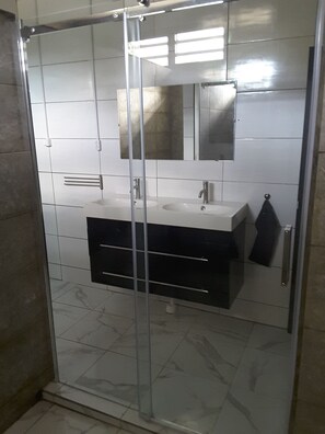 Douche, papier toilette
