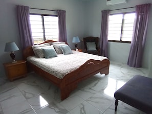 3 quartos, ferros/tábuas de passar roupa, Wi-Fi de cortesia