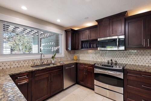 Fabulous 3-bedroom house within  1 mile to world famous Siesta Key Beach