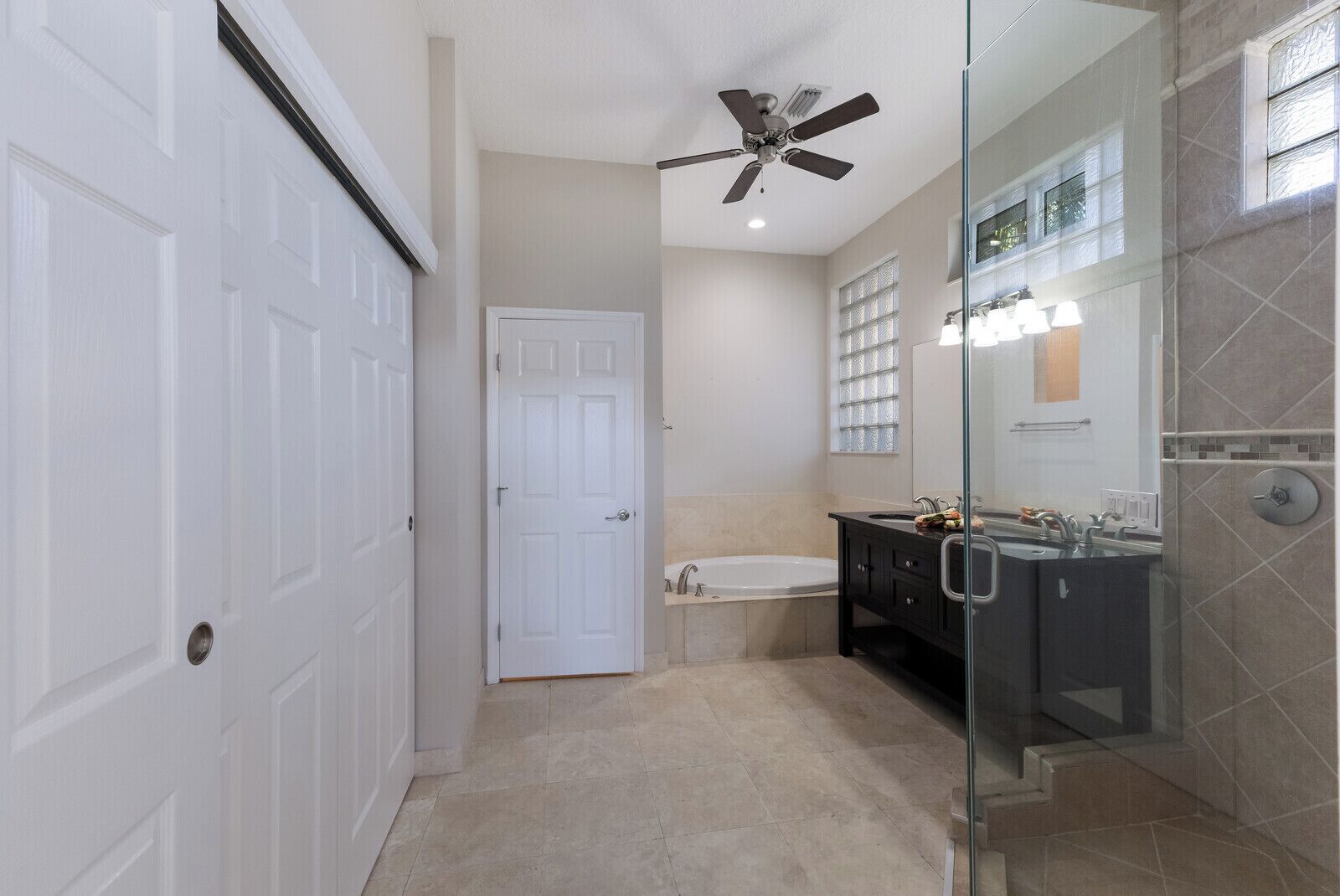 Coastal Beauty Home With Sunset Charter Included With 10 Days Or Longer Bookings - Sarasota, FL