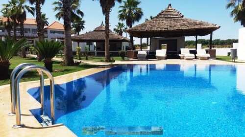 Family-Sized Condo Retreat by Jumeriah Beach