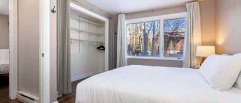 2 Schlafzimmer, Schreibtisch, Bügeleisen/Bügelbrett, WLAN