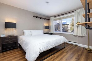 2 bedrooms, desk, iron/ironing board, WiFi