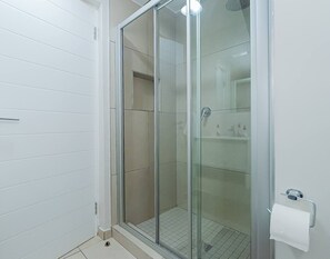 Shower, hair dryer - Bukkie’s loft place (Sandton)