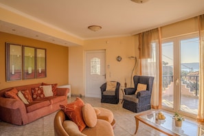 Living area - Elysian Bayview (Souda)
