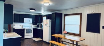 Cozy 2-bedroom cabin in the beautiful Northwoods on Lac Courte Orielles Lake!