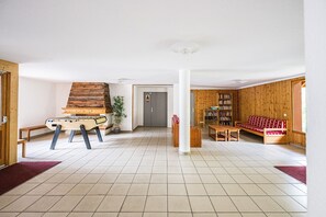 Games room - Apartment 'Bds1 37 4/5 Sleeps' with Mountain View, Balcony and Wi-Fi (Saint-François-Longchamp)